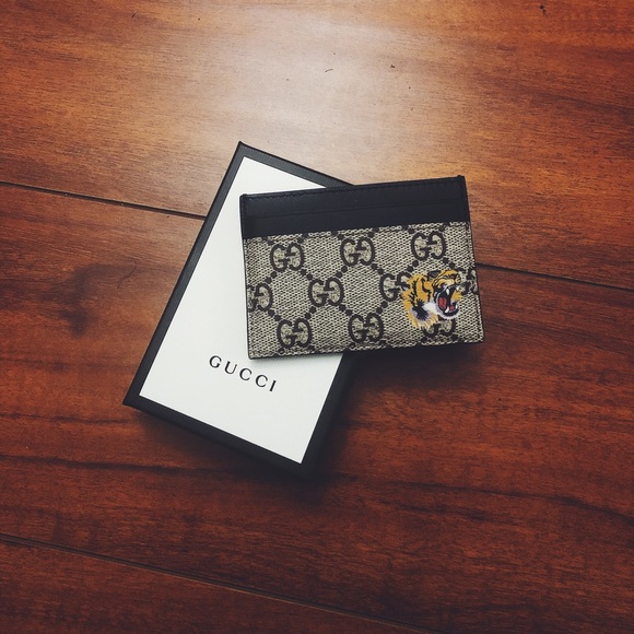 gucci tiger print card holder